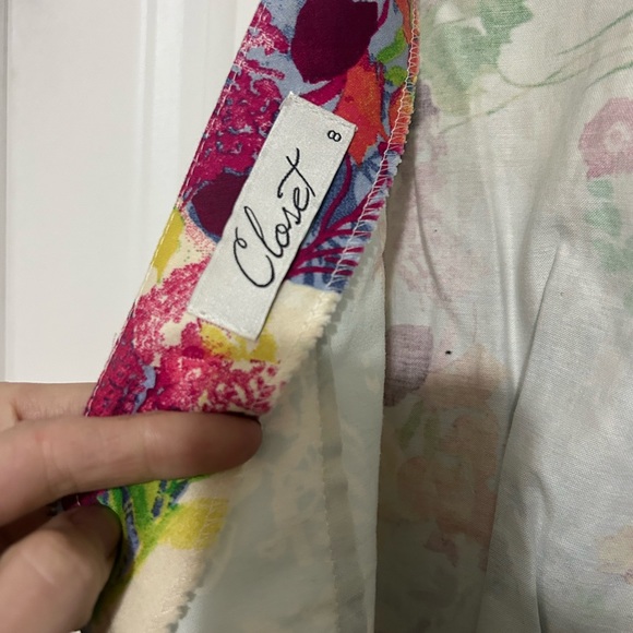 Closet London Floral Tea Dress with Pockets !!! - Picture 4 of 5